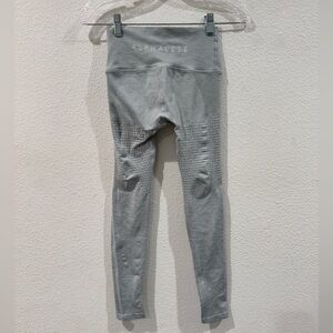 Alphalete Aero Light Grey Women’s Athletic Leggings Size Small